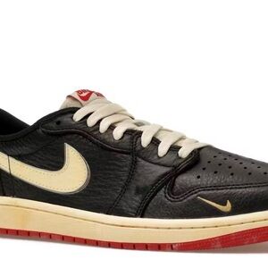 Jordan Men's Black and Gold Sneakers